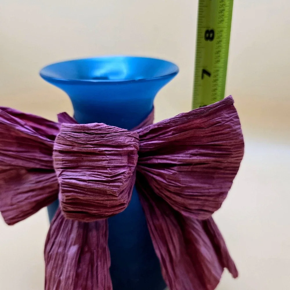 Alexander Julian Hand Blown Blue Frosted Glass‎ Vase Burgundy Raffia Bow 7 Inch